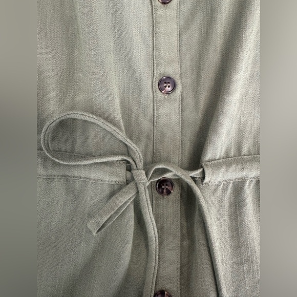 Aqua Tiered Button Up Midi Dress. Size Medium. - Picture 4 of 6